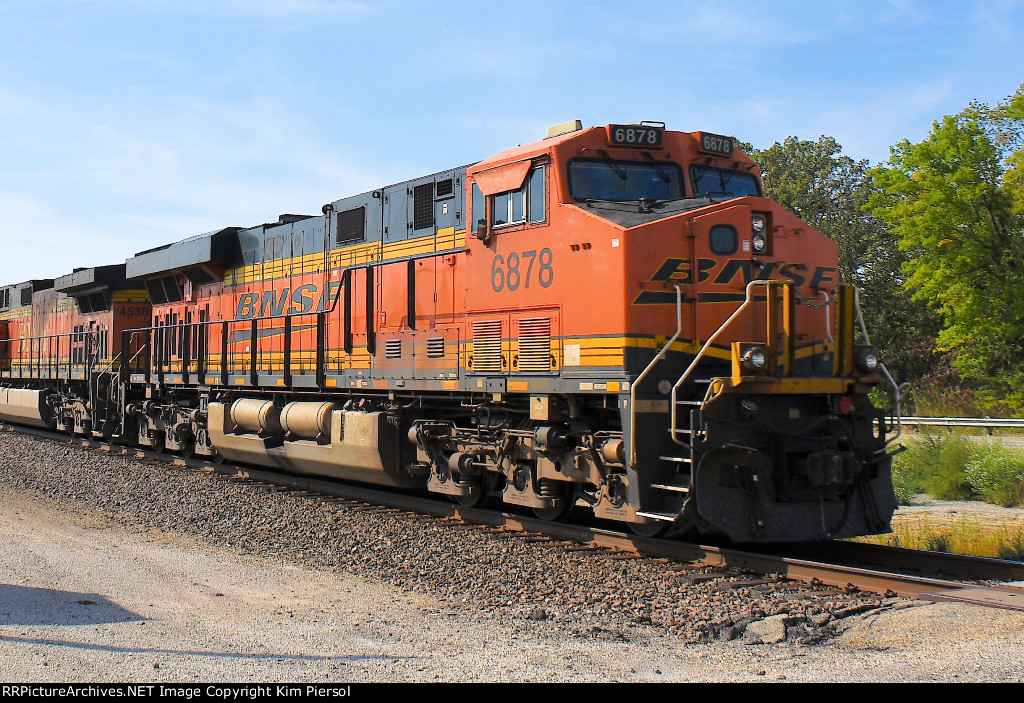 BNSF 6878